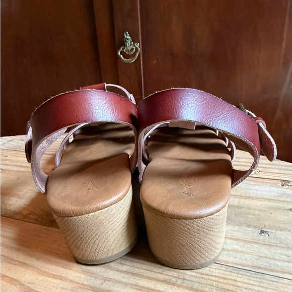 Universal Thread Brown Clog Sandals - Picture 3 of 4